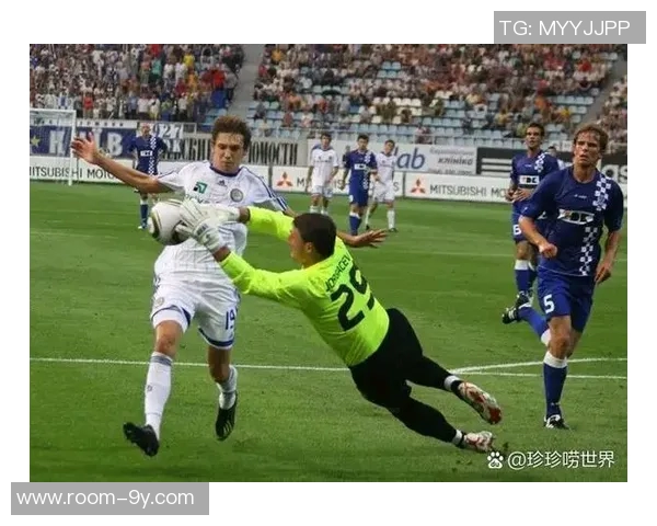 莫伦特斯批评皇马表现失控球员位置不当影响整体发挥